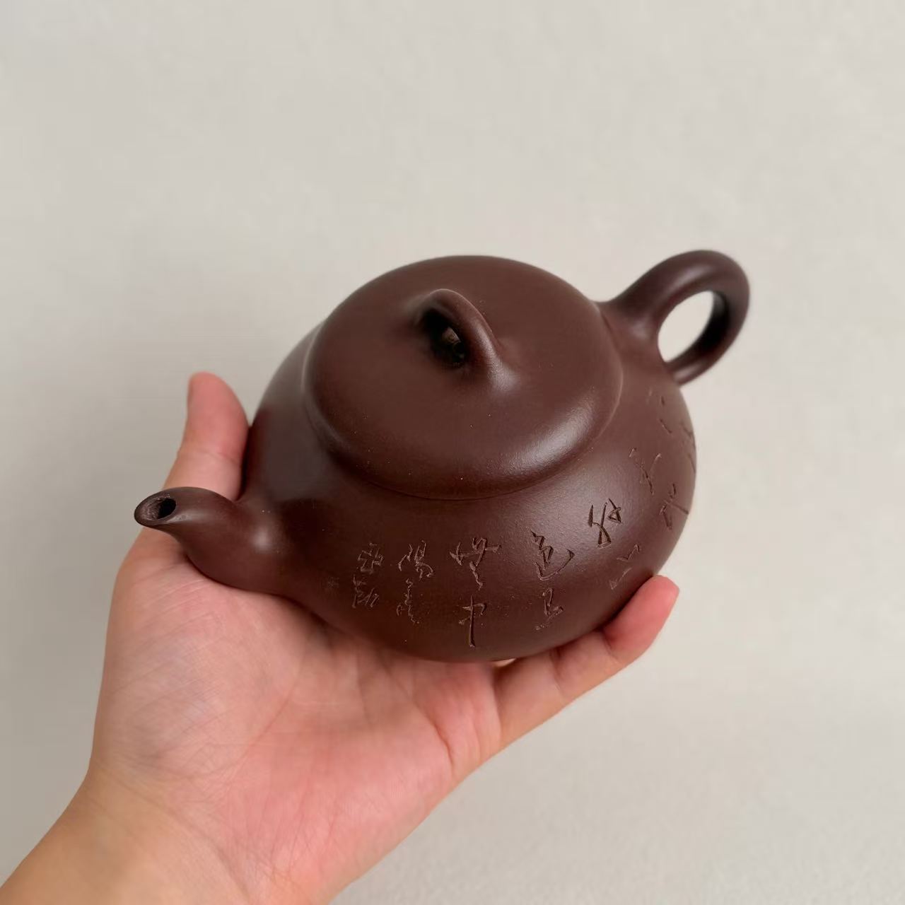 Original Ore Di Cao Qing Han Tang Shipiao Yixing Teapot by Master Dong Yaqin – Handmade, 260ml