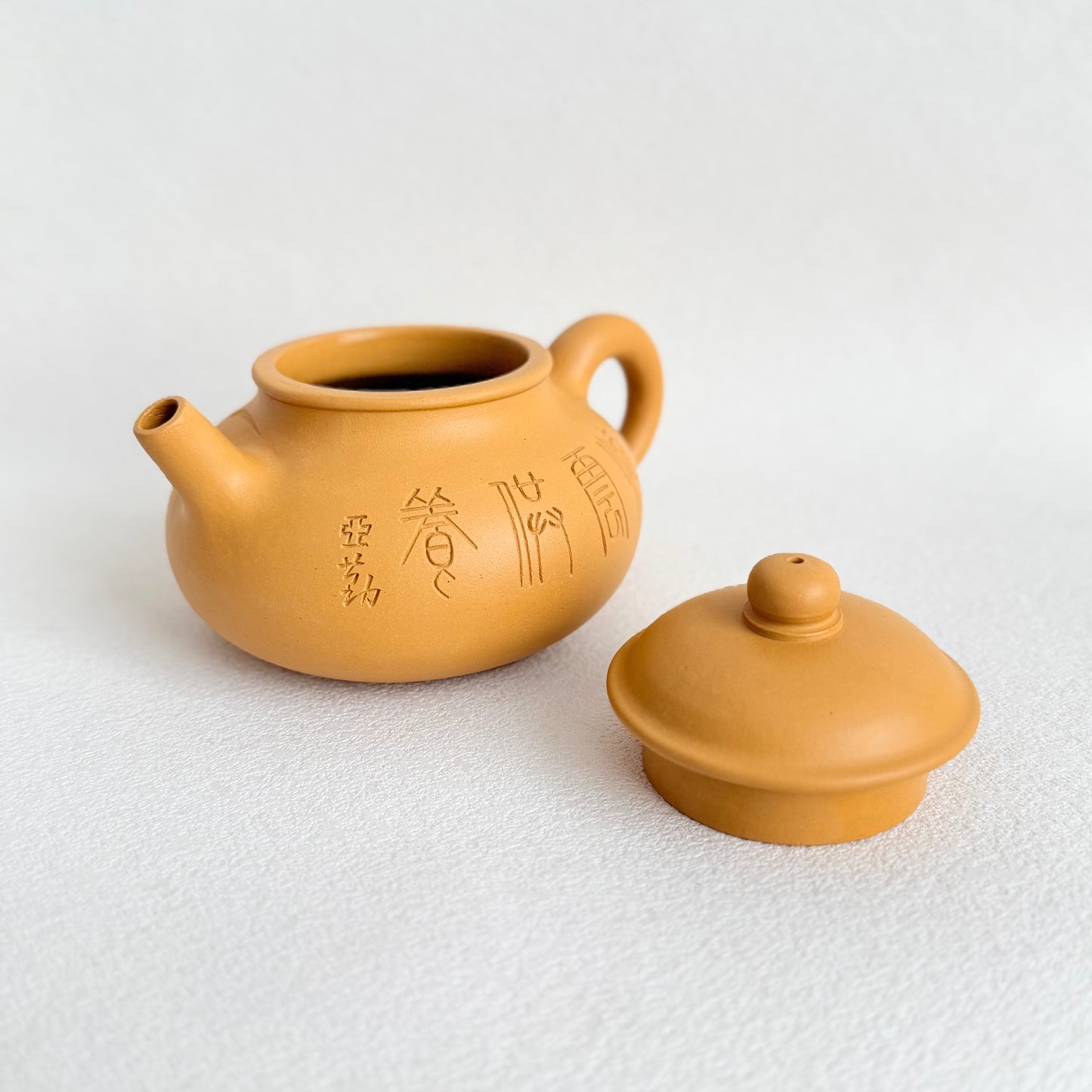 Rong Tian Teapot by Master Dong Yaqin - Fully Handmade｜Gold Duan Ni 250ml
