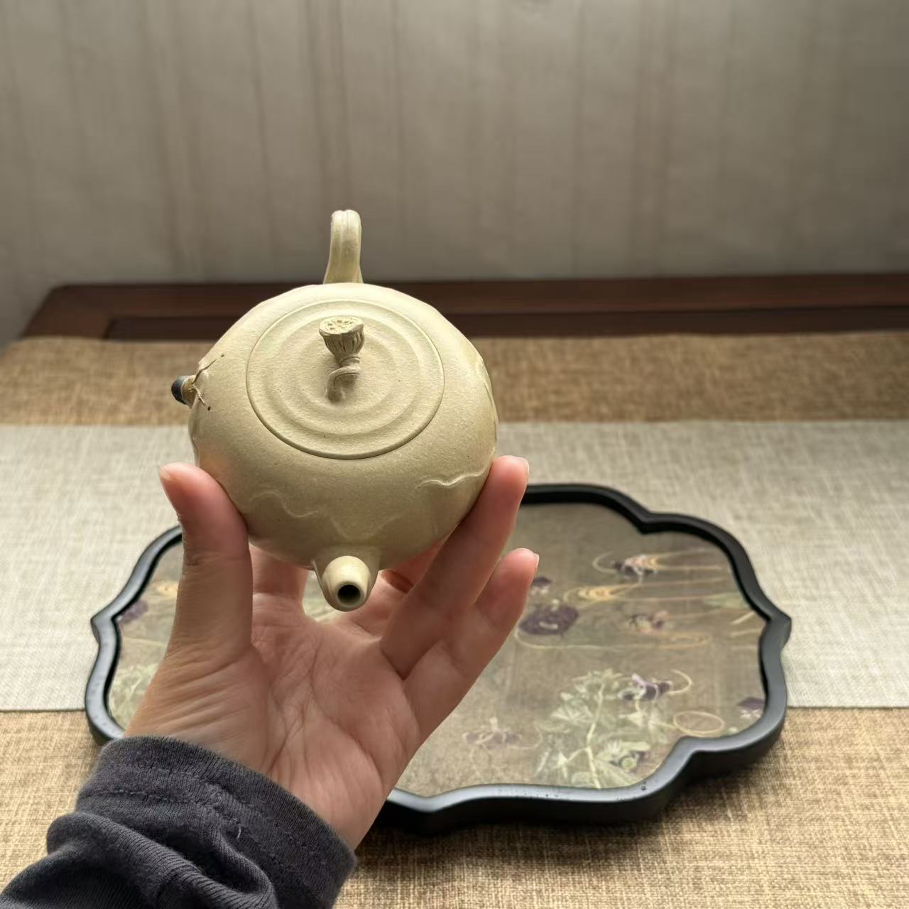 white-duanni-lotus-teapot1.jpg
