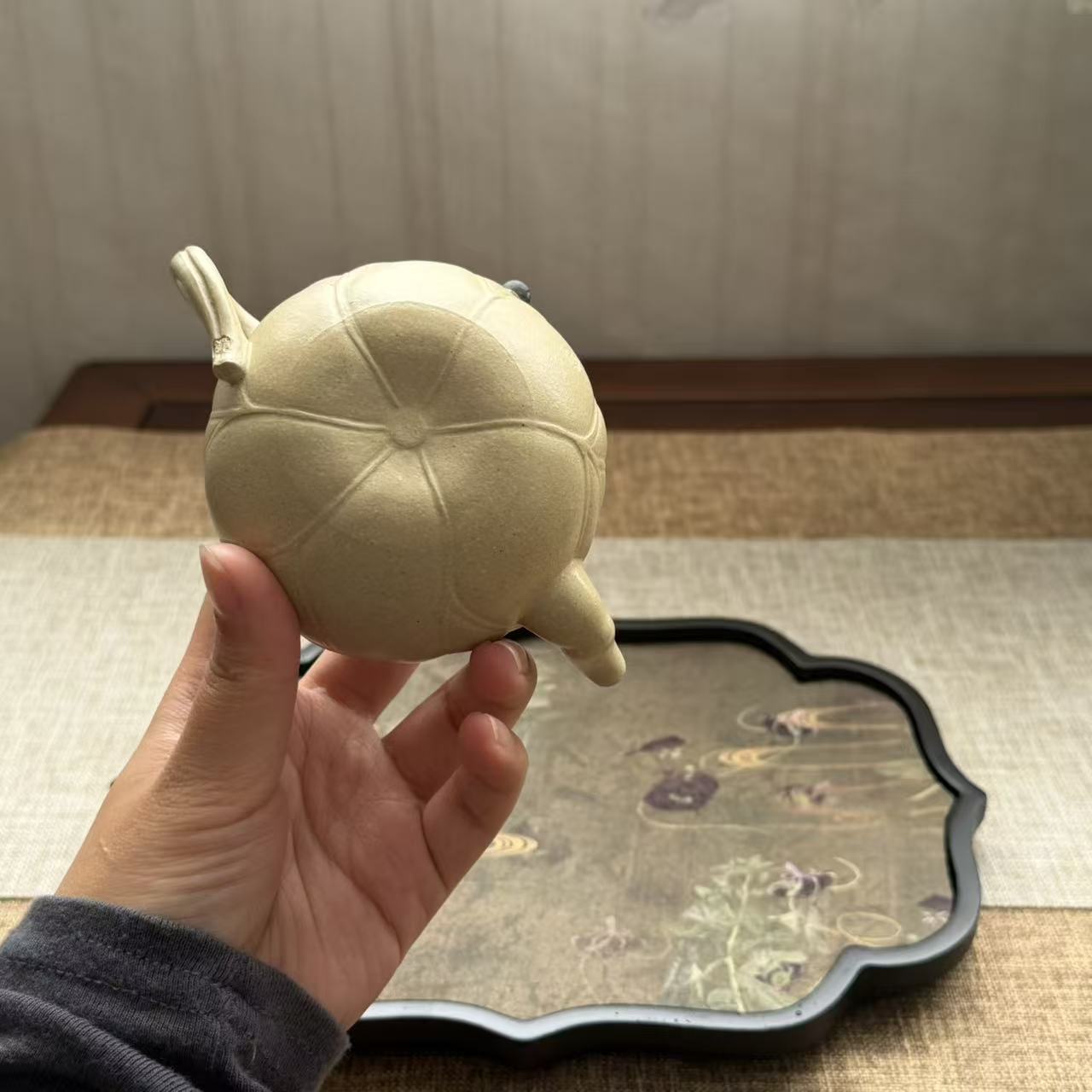 white-duanni-lotus-teapot11.jpg