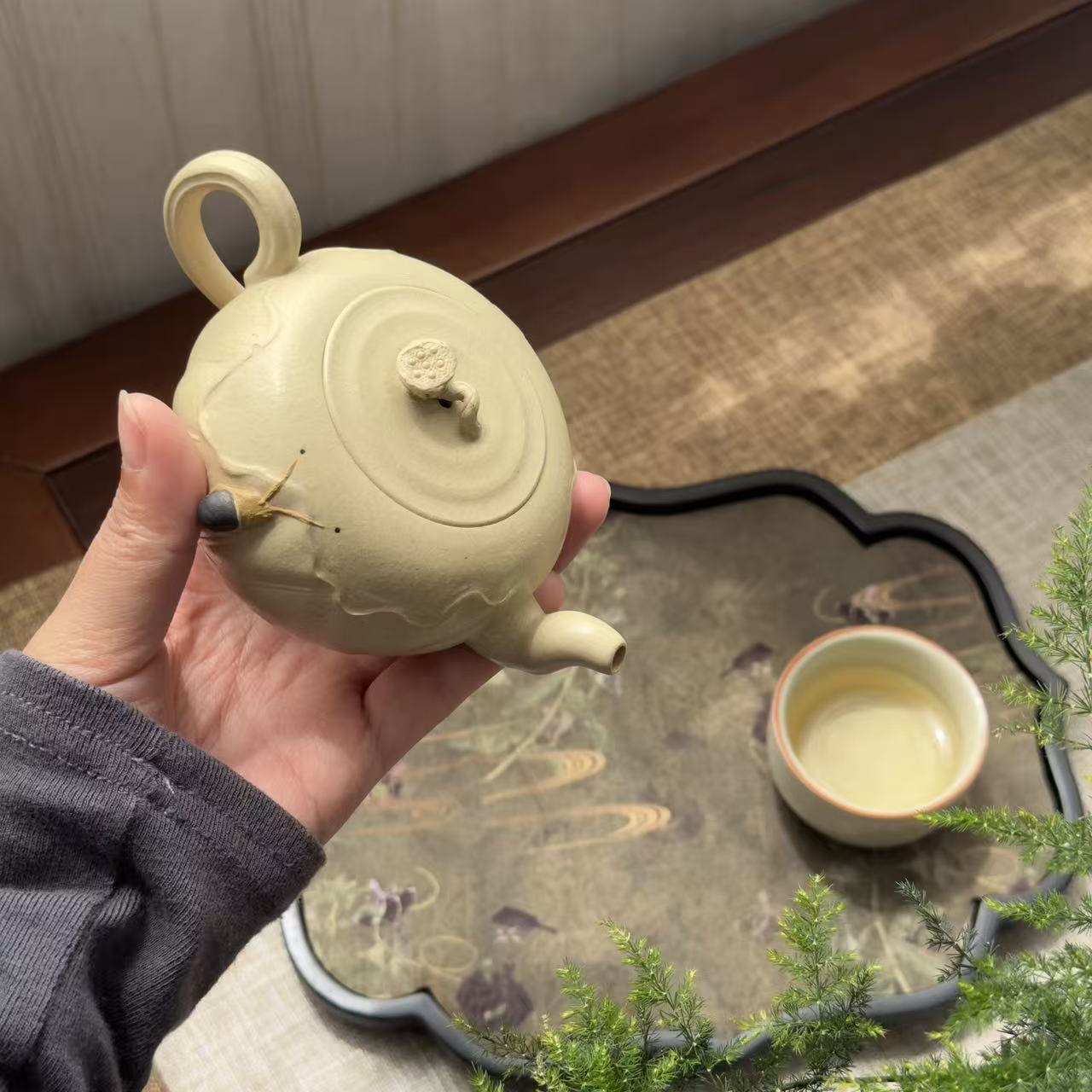 white-duanni-lotus-teapot12.jpg