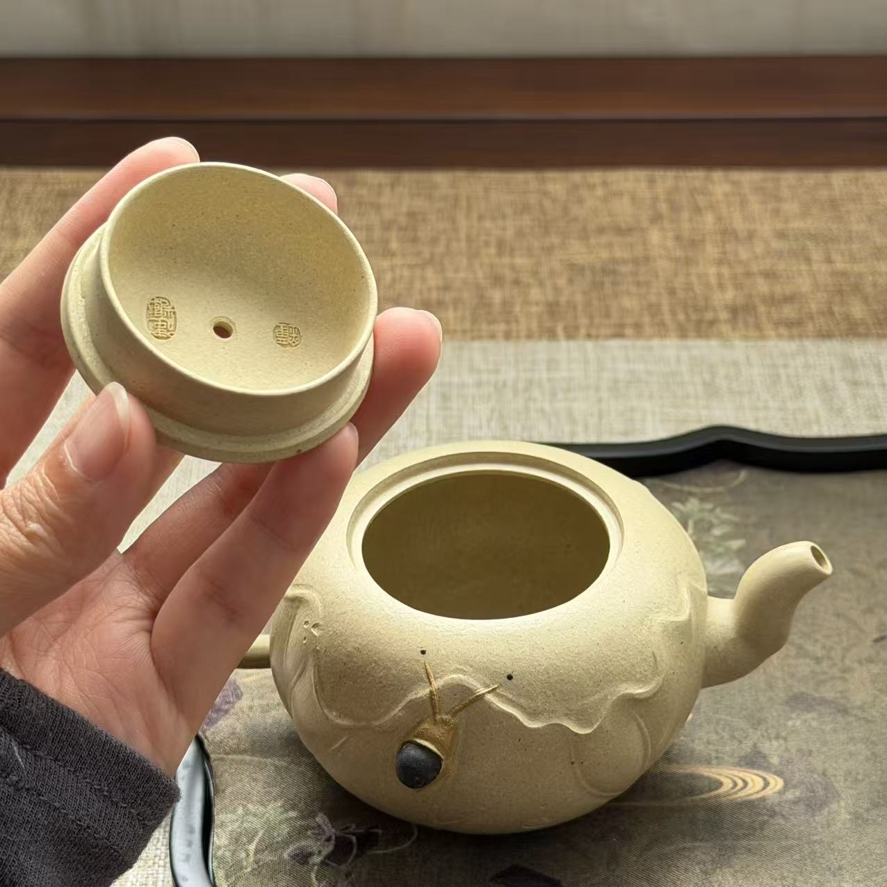 white-duanni-lotus-teapot6.jpg