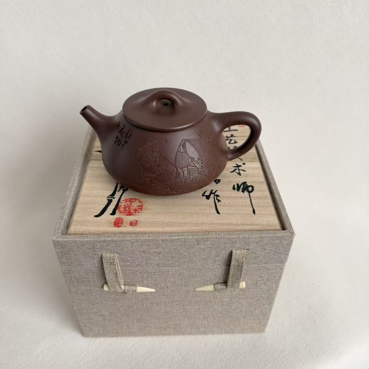 Zi Ye Shi Piao Yixing Teapot by Master Dong Yaqin | Di Cao Qing Clay