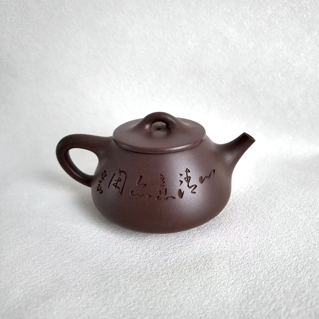 Zi Ye Shi Piao Yixing Teapot by Master Dong Yaqin | Di Cao Qing Clay